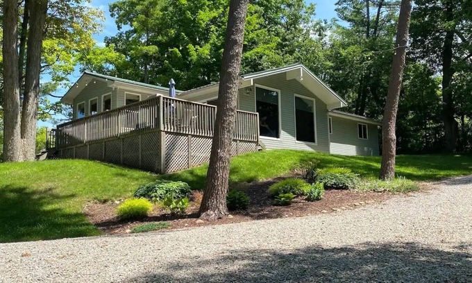 Port Franks Cottage | Beautiful 3 bedroom, 1 bath cottage in the heart of Port Franks, Ontario.