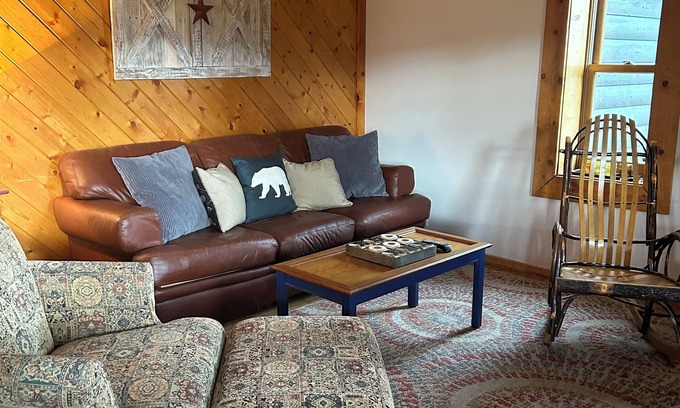 Clark Cabin | Beautiful 3 bedroom house located at the foothills of the Rocky Mtns in Clark WY