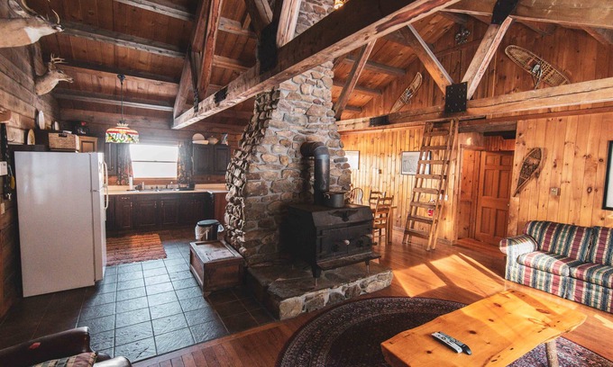 Lyman House | Beautiful 3bd + Loft Log Cabin in Lakeside All Inclusive Resort