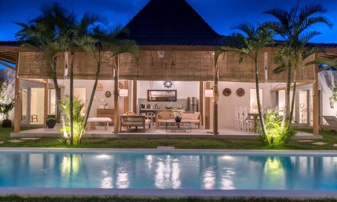 Petitenget Villa | Beautiful 4 BR villa in Seminyak square