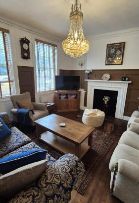 Wisbech Apartment | Beautiful 4BR Georgian house