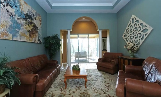 Plymouth House | Beautiful 5br 4bath, sleeps 14: Wekiva Springs, Disney, Universal & Antiques.