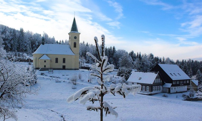 Albrechtice v Jizerskych horach Apartment | Beautiful apartment for 4 guests with WIFI, TV, balcony and parking