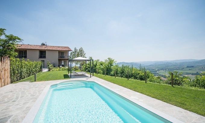 Costigliole d'Asti House | Beautiful apartment in villa for 5 people with A/C, pool, WIFI, TV, patio and panoramic view