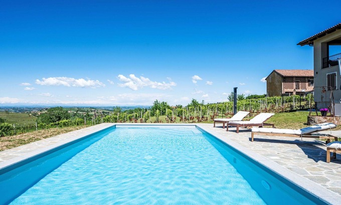 Costigliole d'Asti Apartment | Beautiful apartment for 4 people with A/C, WIFI, pool, TV and terrace