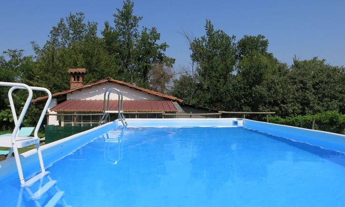San Damiano dʼAsti Villa | Beautiful apartment in villa for 6 guests with pool, WIFI, TV, patio and pets allowed