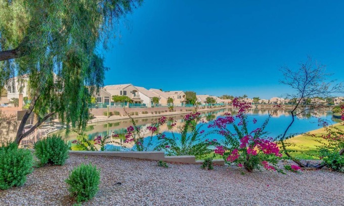 Foothills Condo | Beautiful Ahwatukee Condo 2 King beds Heated Pool Jacuzzi and Gym!