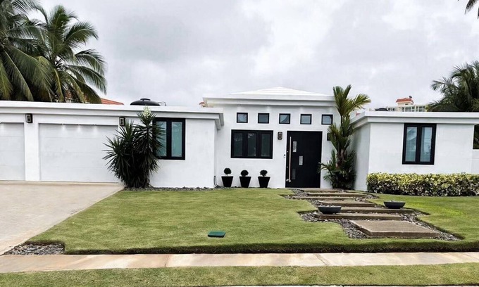 Cerro Gordo House | Beautiful and comfortable beach residence.