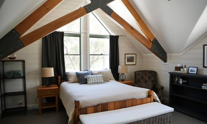 Loomberah House | Beautiful and spacious family friendly country escape!