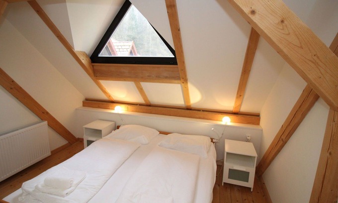 Muhldorf Apartment | Beautiful apartment for 9 guests with WIFI, TV and balcony