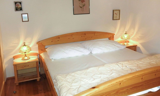 Treffen Villa | Beautiful apartment in villa for 4 guests with WIFI, TV, terrace and pets allowed