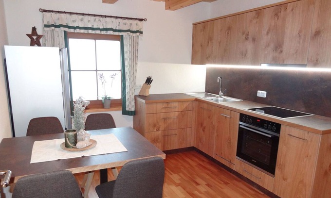 Grosskirchheim Villa | Beautiful apartment in villa for 2 guests with WIFI, TV, balcony, panoramic view and parking