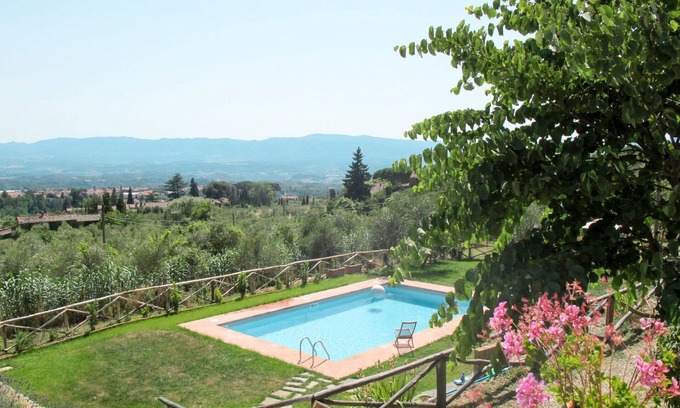 Pian di Sco House | Beautiful apartment in villa for 4 guests with WIFI, pool, TV and terrace