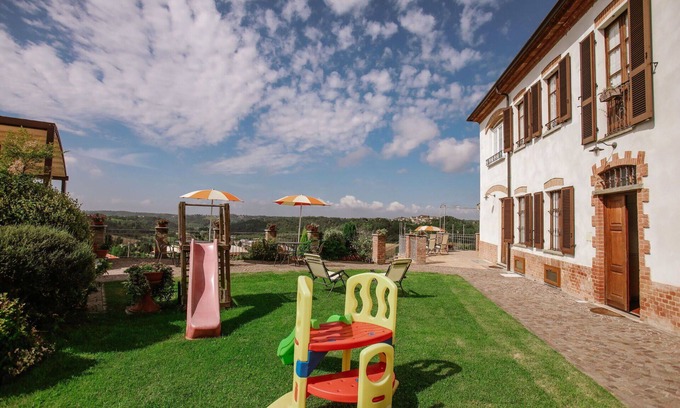 Cossombrato Apartment | Beautiful apartment for 4 guests with pool, WIFI, A/C, TV, patio, pets allowed and parking