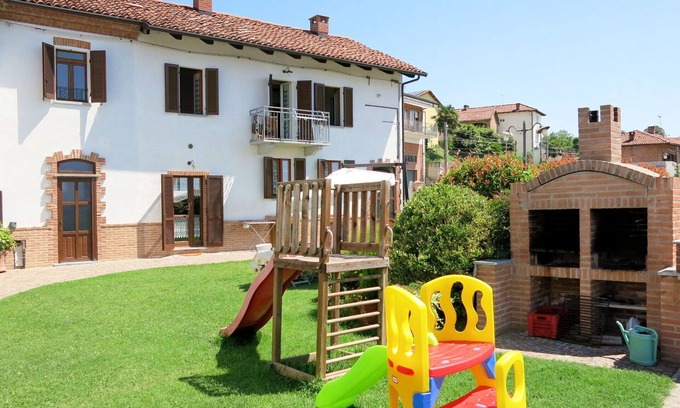 Cossombrato Apartment | Beautiful apartment for 7 guests with A/C, WIFI, pool, TV, patio and pets allowed
