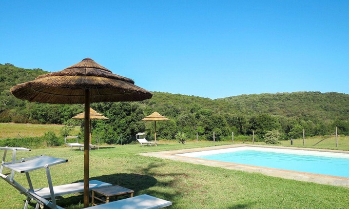 Montorsaio House | Beautiful apartment in villa for 2 guests with pool, WIFI, TV and patio