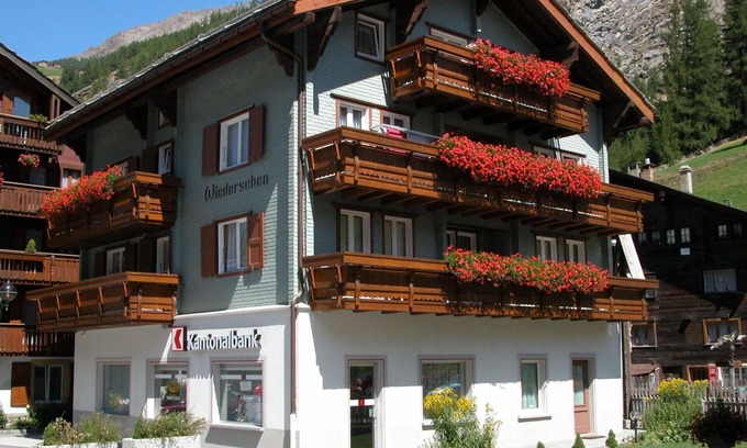 Saas Grund Apartment | Beautiful apartment for 4 guests with WIFI, TV, balcony and pets allowed