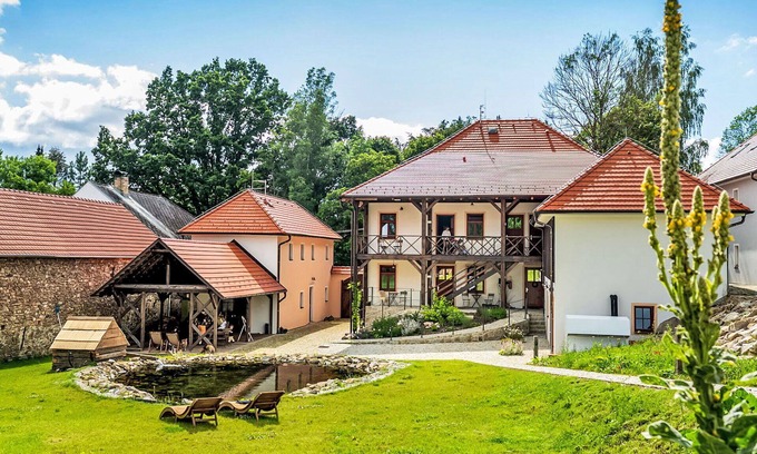 Horni Plana Apartment | Beautiful apartment for 4 guests with WIFI, terrace, pets allowed and parking