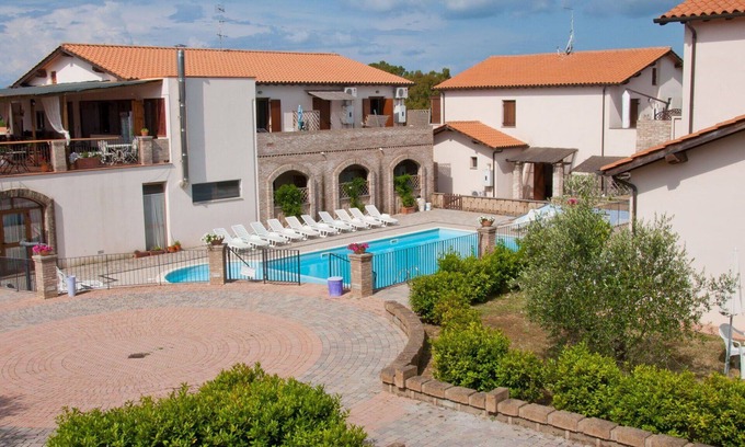 Follonica Apartment | Beautiful apartment for 6 guests with pool, A/C, TV, patio and pets allowed