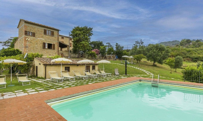 Volterra Apartment | Beautiful apartment for 5 people with pool, WIFI, TV, terrace and pets allowed