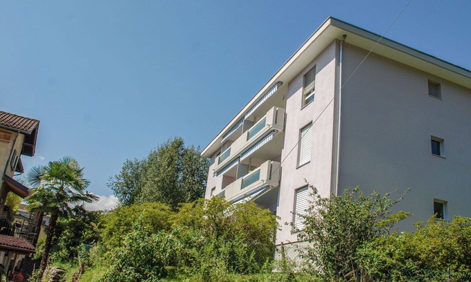 Minusio Apartment | Beautiful apartment for 5 guests with WIFI, TV, balcony and pets allowed
