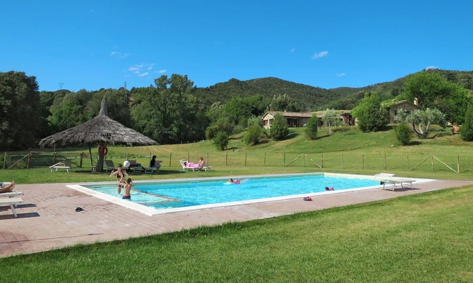 Pomarance Apartment | Beautiful apartment for 4 guests with WIFI, pool, TV, patio, pets allowed and parking