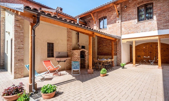 Mondovi Apartment | Beautiful apartment for 3 guests with WIFI, TV, patio and pets allowed