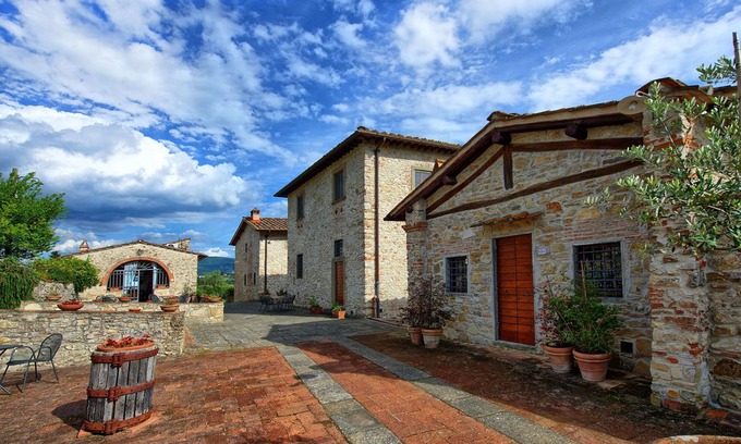 Grassina Apartment | Beautiful apartment for 4 people with A/C, pool, WIFI, TV and parking, close to Florence