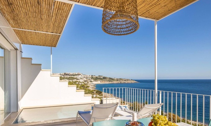 Marina di Marittima Apartment | Beautiful apartment for 3 people with A/C, private pool, WIFI, TV, terrace and parking