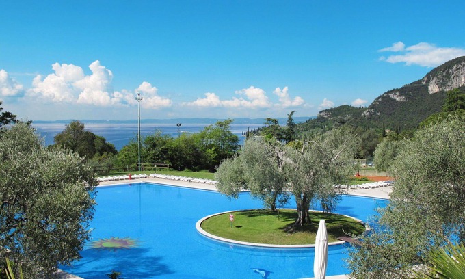 Corno Apartment | Beautiful apartment for 3 guests with A/C, pool, WIFI, TV and patio