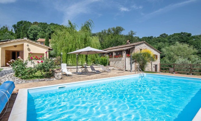 Fornole Apartment | Beautiful apartment for 5 people with WIFI, pool, A/C and TV