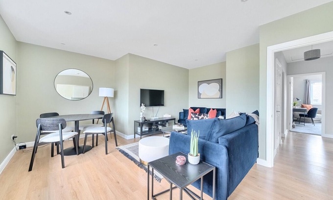 Esher Apartment | Beautiful apartment in Claygate Village