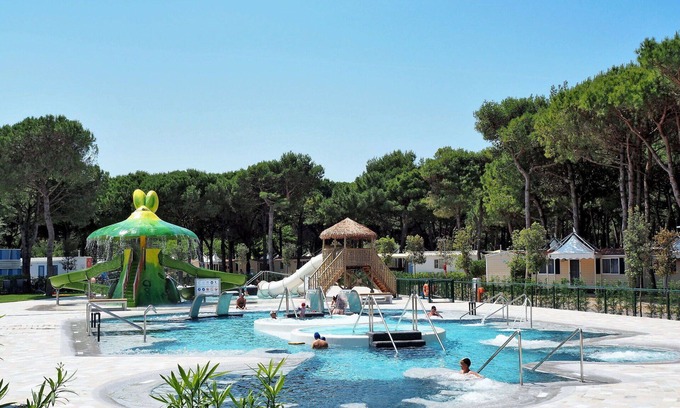 Cavallino-Treporti House | Beautiful apartment in villa for 4 people with A/C, pool, WIFI, TV and patio