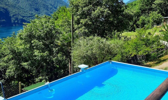 Porlezza House | Beautiful apartment in villa for 4 guests with WIFI, pool, TV, patio and pets allowed