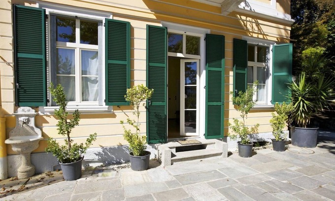Susello Apartment | Beautiful apartment in an art nouveau villa with pool and spacious park