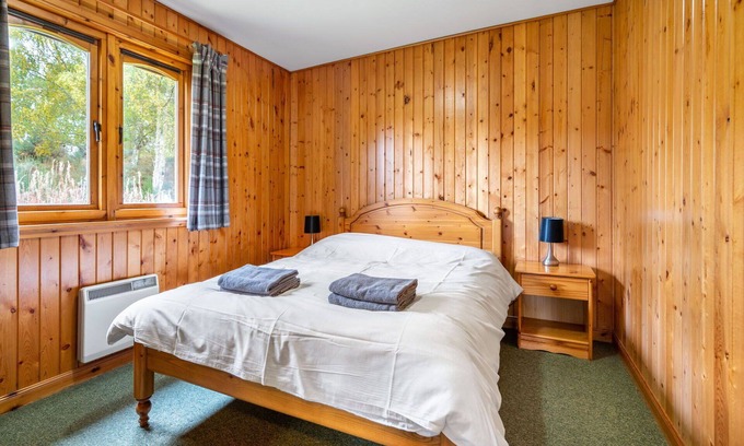 Glen Urquhart House | Beautiful apartment in villa for 6 guests with WIFI, TV, pets allowed and parking