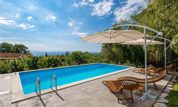 Ika Apartment | Beautiful Apartment In Ika With Wifi