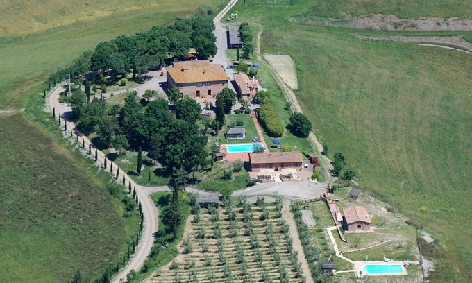Peccioli Villa | Beautiful apartment in villa for 3 guests with pool, WIFI and panoramic view