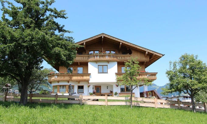 Kapfing Villa | Beautiful apartment in villa for 6 people with WIFI, TV, terrace, pets allowed and panoramic view
