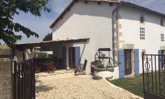 Brettes House | Beautiful Barn Conversion Close to Lake