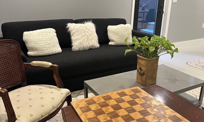 Mantua Apartment | Beautiful basement apartment with private entrance