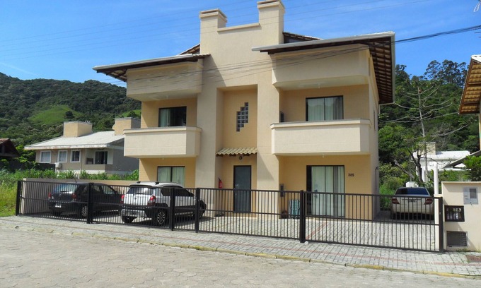 Zimbros Apartment | BEAUTIFUL BAY RESIDENTIAL Apts 1, 2 and 3 bedrooms Corner of Junipers-Bombinhas