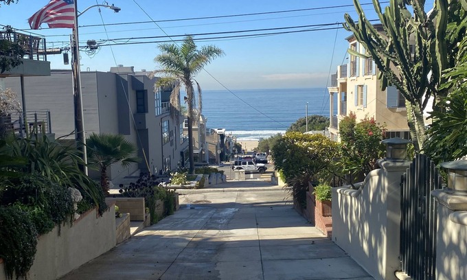 Gas Lamp Section Apartment | Beautiful Beach Home 3 blocks to the white sand.
