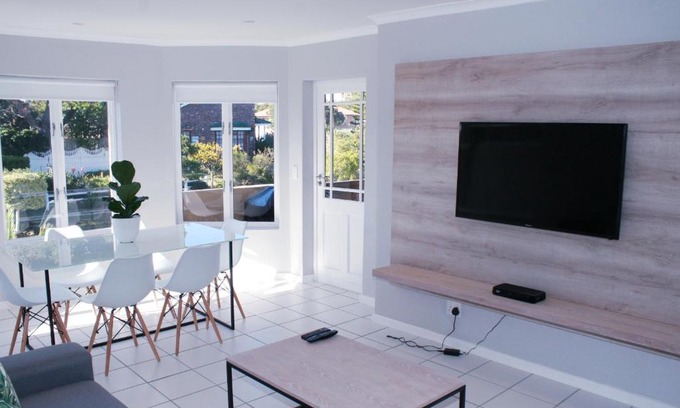 Plettenberg Bay Apartment | Beautiful Bell Rock - partial inverter