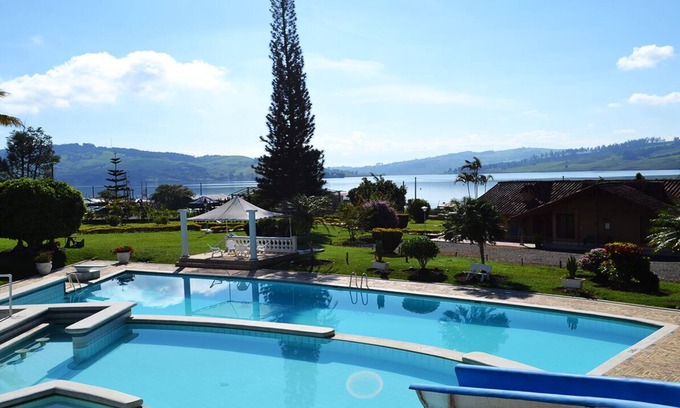 Calima Cabin | Beautiful Cabin Facing Calima Lake