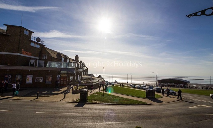 Hunstanton House | Beautiful caravan at Manor Park nearby Hunstanton beach ref 23030W