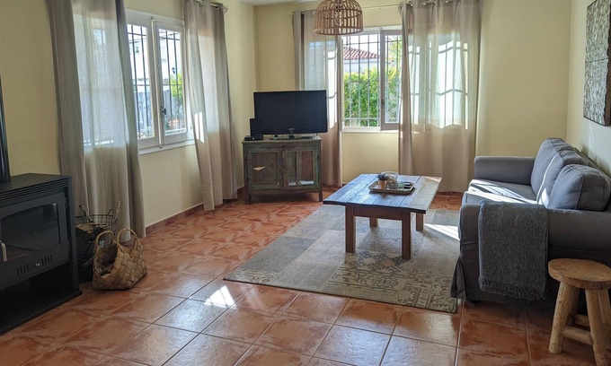 Vinaros Ski Chalet | Beautiful chalet 1 min. walk to the beach with large private garden.