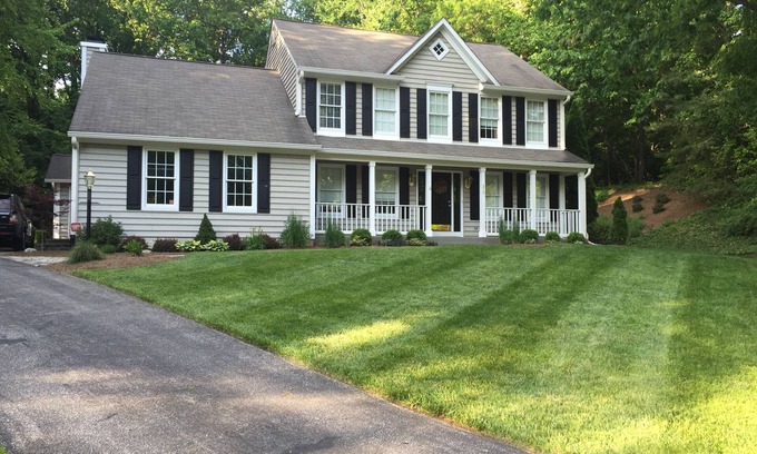 Annapolis House | Beautiful colonial only 3 miles to the Naval Academy!