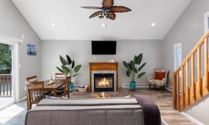 Tobyhanna House | Beautiful contemporary style home located in the heart of the Poconos.