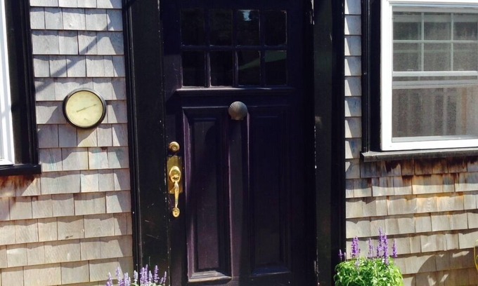 Newburyport Cottage | Beautiful Cottage Near Dowtown Newburyport and Plum Island Beach